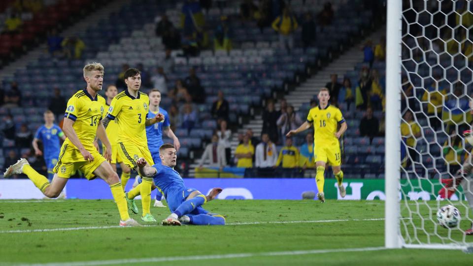 Med sit mål i den forlængede spilletid mod Sverige sendte den tidligere FC Midtjylland- og Sønderjyske-angriber Artem Dovbyk Ukraine i kvartfinalen ved EM sidste år. <i>Robert Perry/Ritzau Scanpix</i>