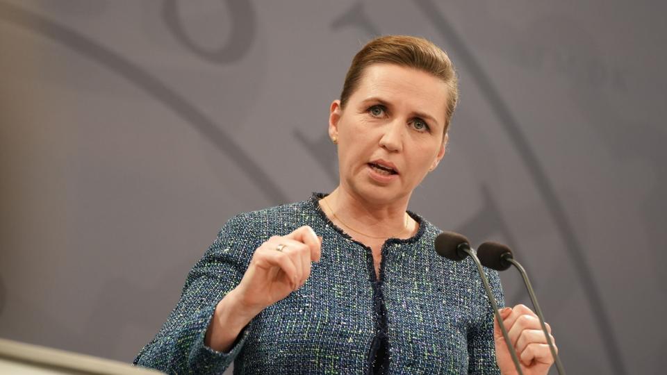 Pressemøde om Nationalt kompromis om dansk sikkerhedspolitik afholdes i Statsministeriet i København, søndag den 6. marts 2022. Ud over statsminister Mette Frederiksen deltager Venstres formand Jakob Ellemann-Jensen, SF's formand Pia Olsen Dyhr, Radikales formand Sofie Carsten Nielsen og Det Konservative Folkepartis formand Søren Pape Poulsen. <i>Emil Helms/Ritzau Scanpix</i>