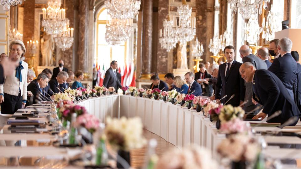 EU-topmødet torsdag og fredag fandt sted på slottet Versailles uden for Paris. <i>Pool/Reuters</i>