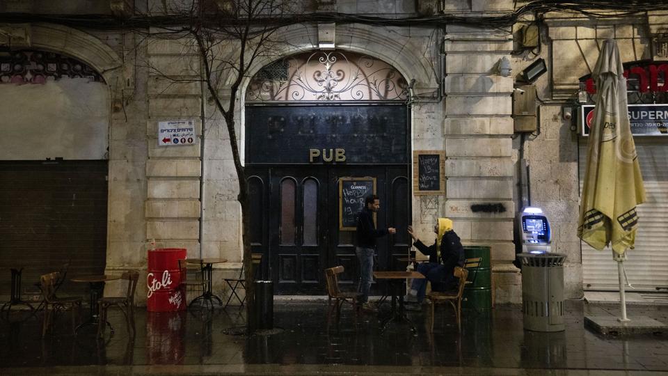 Baren i Jerusalem i Israel, som tidligere var kendt som Putin Pub, har fjernet Putin fra navnet, som reaktion på krigen i Ukraine. (Arkivfoto). <i>Maya Alleruzzo/Ritzau Scanpix</i>