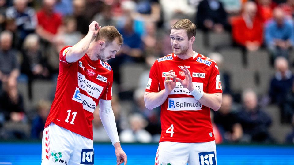 Lukas Sandell (tv.) og Aron Palmarsson skal torsdag i aktion for sidste gang, før sæsonstarten for Aalborg Håndbold. <i>Arkivfoto: Torben Hansen</i>