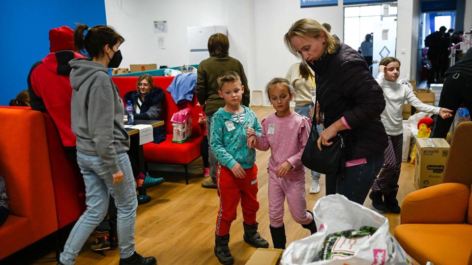 Omkring 1000 ukrainere på flugt fra krigen har ifølge britisk avis fået lov til at rejse ind i Storbritannien siden den russiske invasion. Ifølge FN's flygtningeorganisation har over 2,5 millioner ukrainere forladt landet i samme periode. (Arkivfoto) <i>Nikolay Doychinov/Ritzau Scanpix</i>