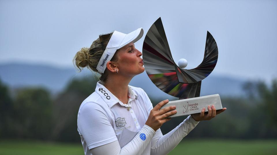 Nanna Koerstz Madsen har fået nyt nips til kaminhylden efter triumfen i Thailand. <i>Kittinun Rodsupan/Ritzau Scanpix</i>