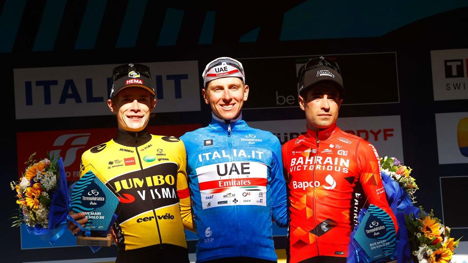 Jonas Vingegaard (tv) blev samlet toer i Tirreno-Adriatico, der blev vundet af Tadej Pogacar. <i>Luca Bettini/Ritzau Scanpix</i>