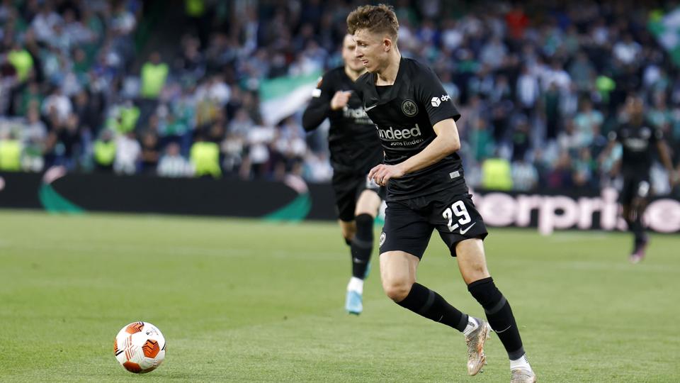 Onsdag assisterede Jesper Lindstrøm i Frankfurts sejr over Real Betis. Søndag leverede danskeren igen assist, da Bochum blev slået i Bundesligaen. <i>Daniel Gonzalez Acuna/Ritzau Scanpix</i>