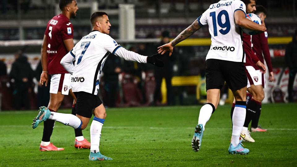 Alexis Sánchez blev skiftet ind og sikrede sent Inter 1-1 i udekampen mod Torino. <i>Marco Bertorello/Ritzau Scanpix</i>