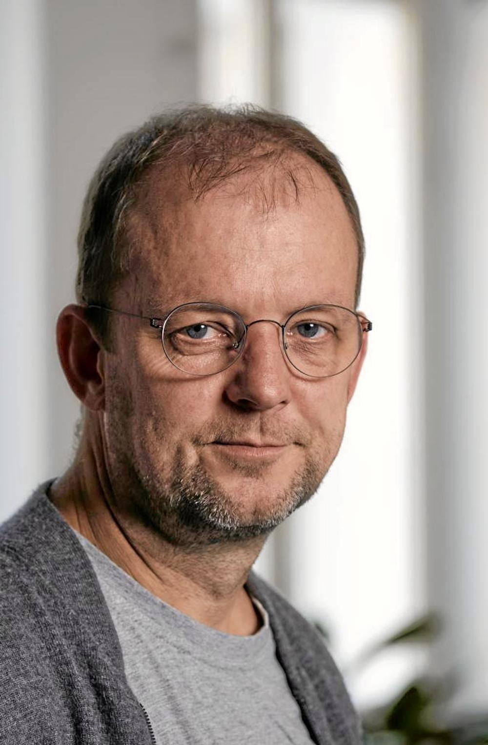 Mogens Fosgerau, professor i transportøkonomi fra Københavns Universitet, mener, at lastbiler er underbeskattede i forhold til de omkostninger, de påfører samfundet. (Foto: KU) Mogens Fosgerau, professor i transportøkonomi fra Københavns Universitet, mener, at lastbiler er underbeskattede i forhold til de omkostninger, de påfører samfundet. (Foto: KU)