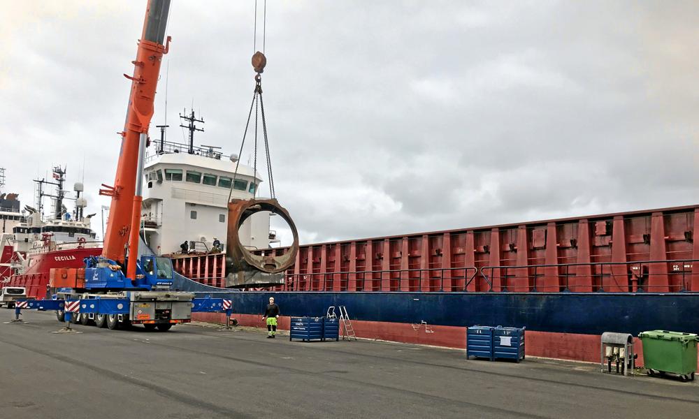 Hos det store logistikforetagende Blue Water Shipping, er tilstedeværelsen i Hirtshals af stor vigtighed, for her gælder det firmaets forbindelser til især det norske og det nordatlantiske marked.