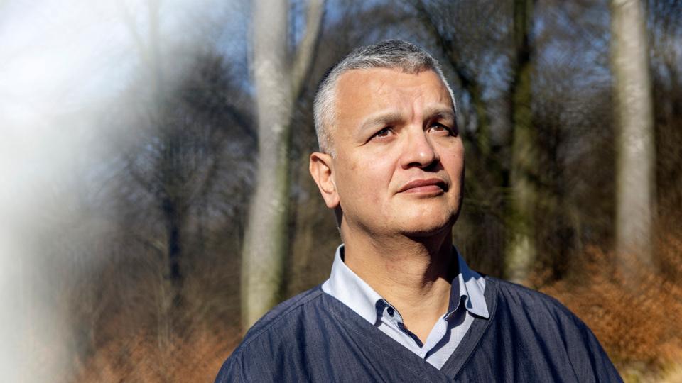 - Jeg var i en fastlåst situation. Jeg er taknemmelig for, at jeg har fået en chance for omskoling, siger Luis Montanares fra Hobro, som omskoler sig til sosu-hjælper. <i>Foto: Lars Pauli</i>
