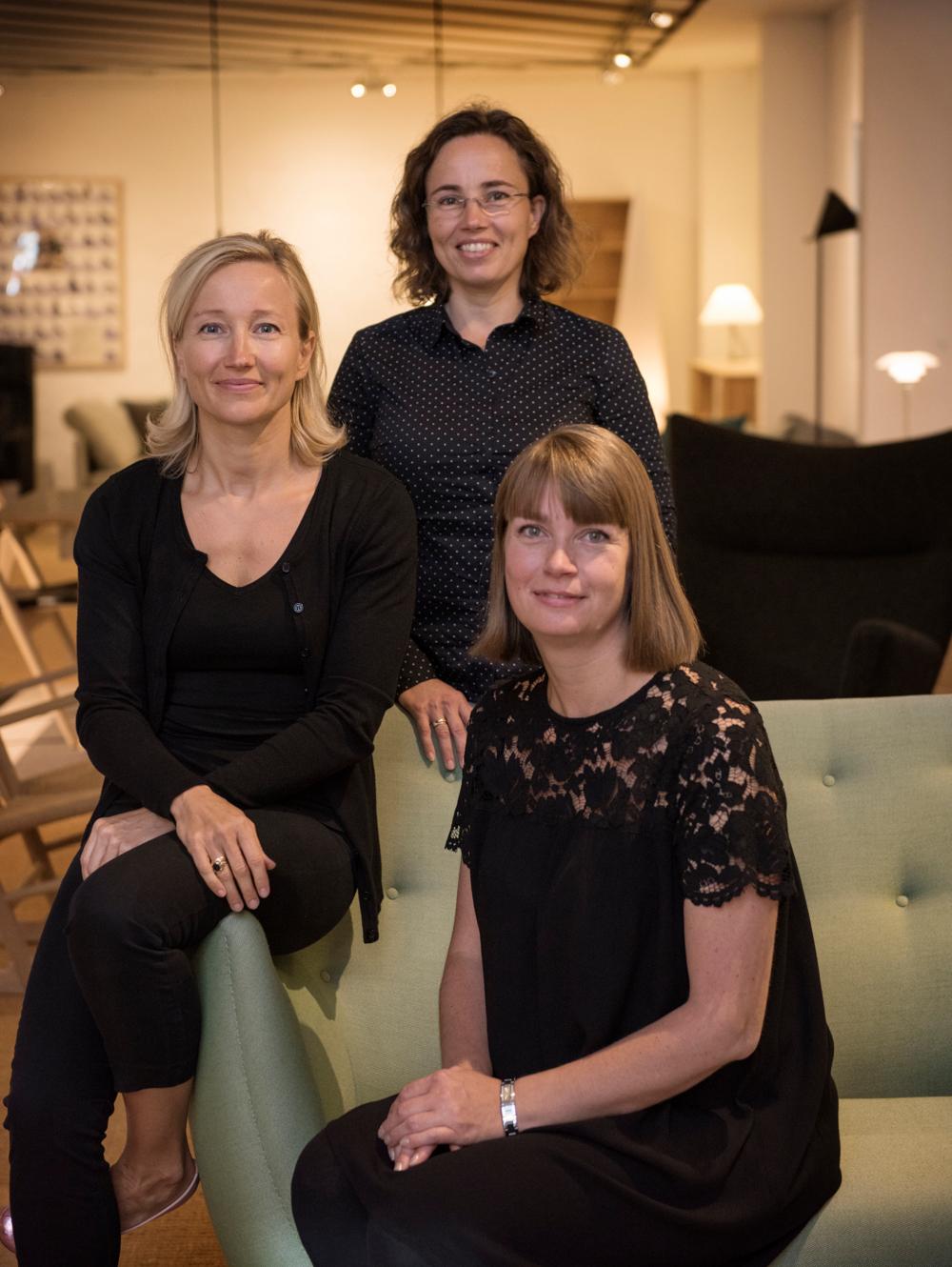 Søsterparret Anne Juhl og Mette Juhl Rasmussen sammen med butikschef Tanja Ahlmann (forrest) Søsterparret Anne Juhl og Mette Juhl Rasmussen sammen med butikschef Tanja Ahlmann (forrest)