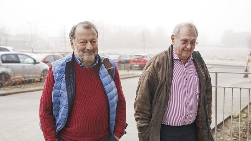 Advokaterne Niels Ulrik Heine og Jakob Arrevad er blandt de forsvarere, som har forsøgt at overtale Vestre Landsret til at slå en streg over varetægtsfængslingen in absentia i Tvindsagen. Her ses de ankomme til landsretten i sidste uge. (Arkivfoto). <i>Bo Amstrup/Ritzau Scanpix</i>