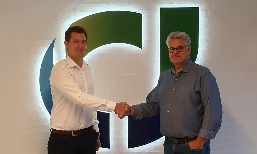 Jonathan Smetana, daværende vicedirektør i CJ A/S (tv) og Michael Bøgelund Dalager (th), sektionsleder i Langeskov, ved åbningen af den fynske afdeling i november 2019. Jonathan Smetana, daværende vicedirektør i CJ A/S (tv) og Michael Bøgelund Dalager (th), sektionsleder i Langeskov, ved åbningen af den fynske afdeling i november 2019.