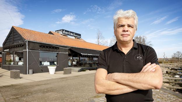 Antonino Oliveto investerede 14 millioner kroner i at indrette restaurant i det tidligere bibliotek på havnefronten i Hadsund.  <i>Foto: Lars Pauli</i>