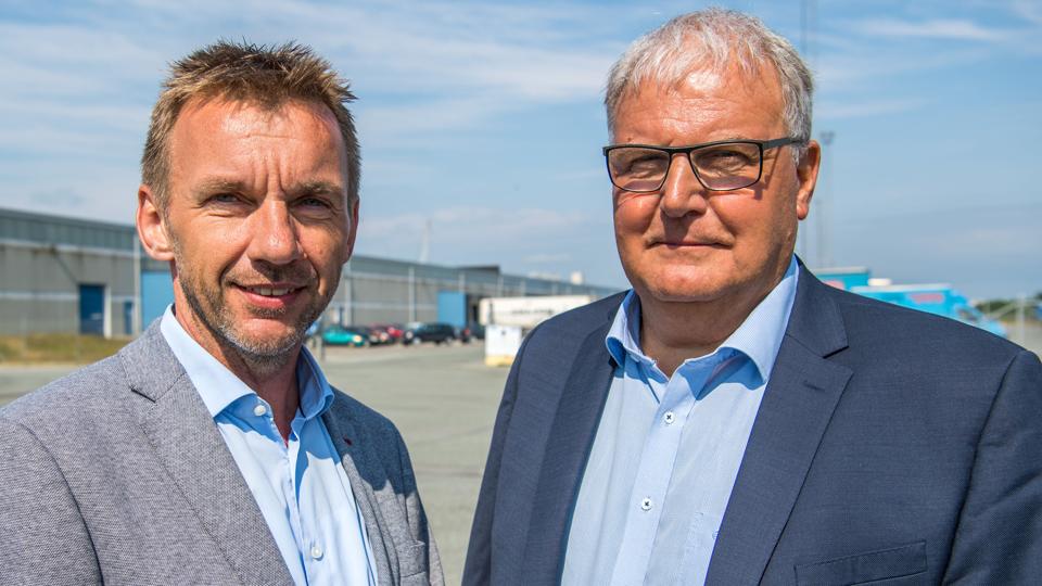 Stadsingeniør Svend Erik Pedersen var godt klar over, at trafikken over Limfjorden var presset, men det er for alvor gået op for ham i jobbet som stadsingeniør. Til højre havnedirektør Claus Holstein. Foto: Andreas Falck <i>Foto: Andreas Falck</i>