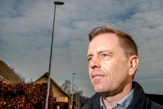 Formand for teknik og miljøudvalget i Brønderslev Kommune, Peter Stecher (K) fortæller, at der nu bliver reguleret på gadebelysningen i weekender og på helligdage.  