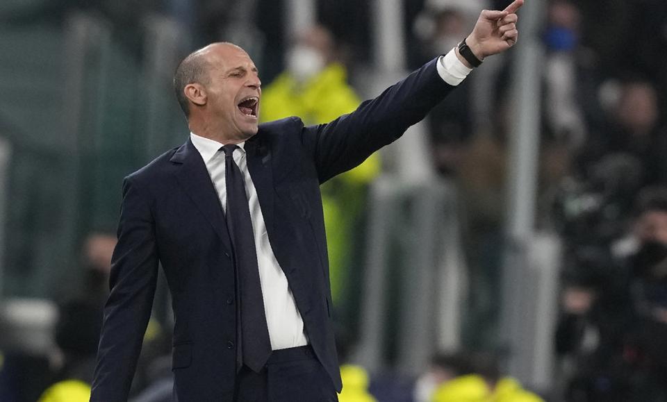 Massimiliano Allegri roser sine spillere trods 0-3-fadæsen mod Villarreal. <i>Antonio Calanni/Ritzau Scanpix</i>
