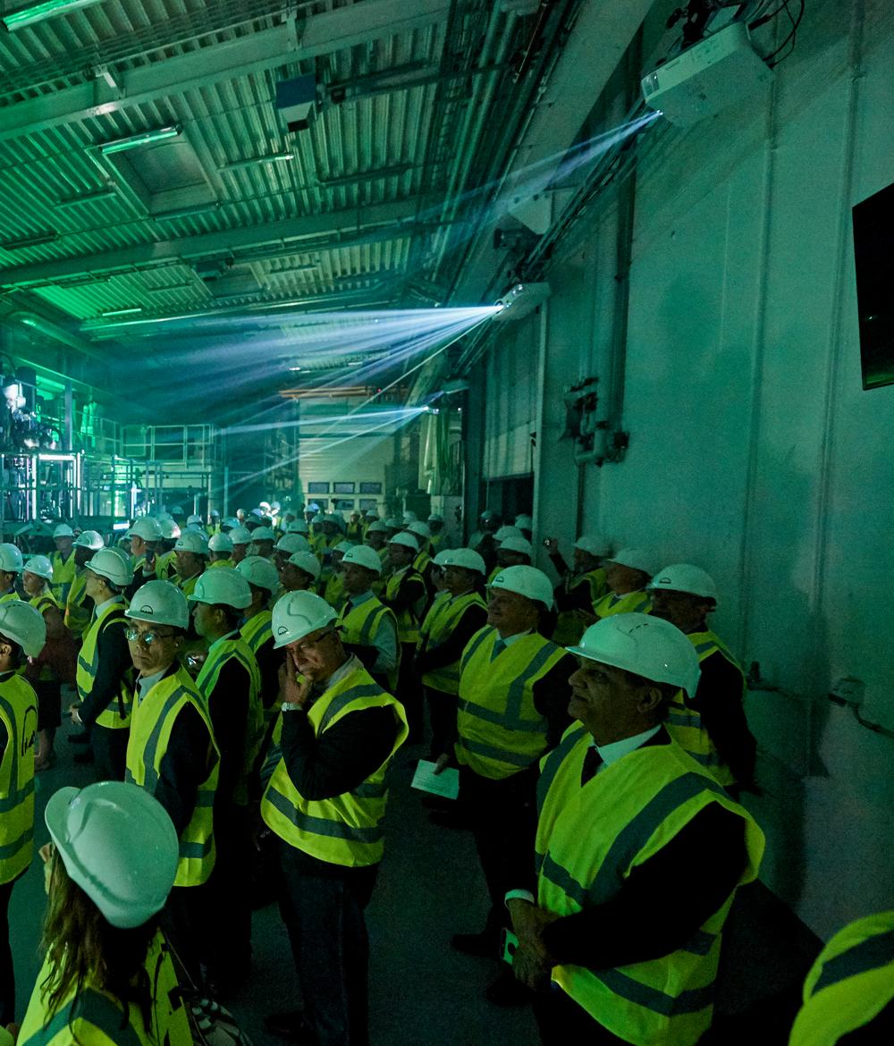 MAN Energy Solutions er berømte for de helt store motorer. Nu skal de store testmotorer, hvoraf en ses på foto i sjov belysning, afmonteres og flyttes til Roskilde. MAN Energy Solutions er berømte for de helt store motorer. Nu skal de store testmotorer, hvoraf en ses på foto i sjov belysning, afmonteres og flyttes til Roskilde.