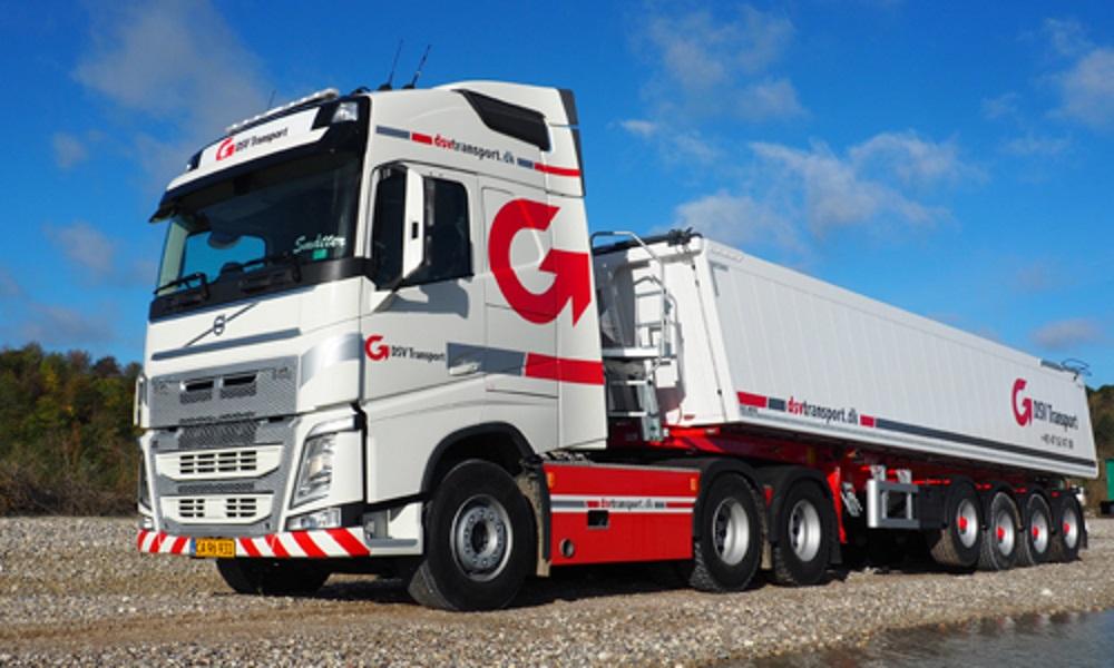DSV Transport råder over 400 lastbiler og talrige specialkøretøjer blandt andet blokvogne, kraner og vogne til volumengods. (foto: DSV Transport) DSV Transport råder over 400 lastbiler og talrige specialkøretøjer blandt andet blokvogne, kraner og vogne til volumengods. (foto: DSV Transport)