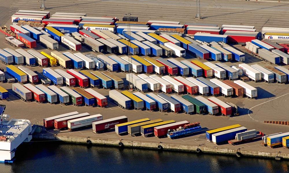 Lastning af ro-ro-skibe kan være vanskeligt, fordi en del gods ankommer i sidste øjeblik til havneterminalerne. Det skal en ny matematisk model i DFDS være med til at løse. Lastning af ro-ro-skibe kan være vanskeligt, fordi en del gods ankommer i sidste øjeblik til havneterminalerne. Det skal en ny matematisk model i DFDS være med til at løse.
