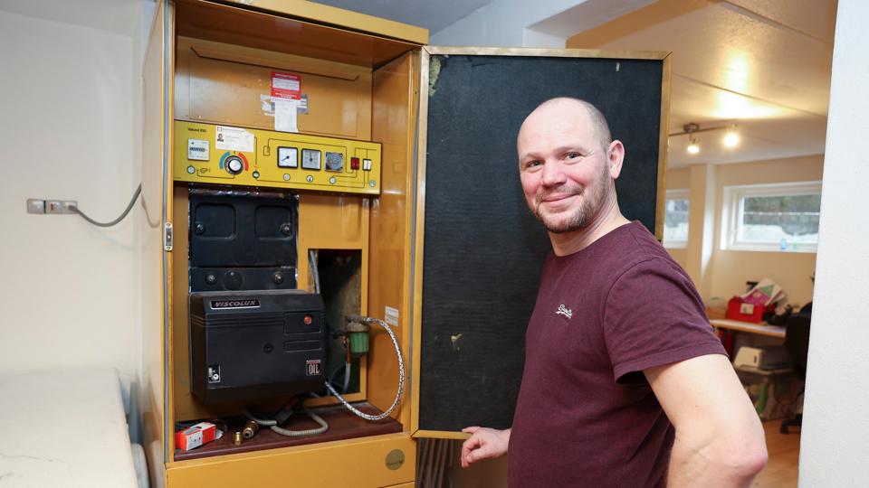 Gorm Terp er parat til at bruge mange penge på at udskifte oliefyr og gasfyr med fjernvarme. <i>Foto: Bente Poder</i>