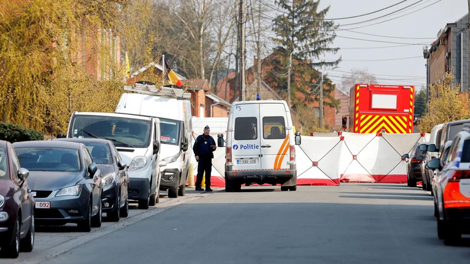 Mindst seks personer er døde, efter at en bil tidligt søndag kørte ind i en menneskemængde i Belgien. <i>Johanna Geron/Reuters</i>