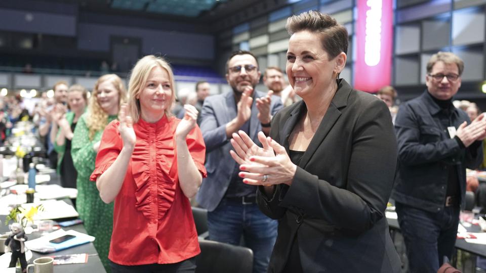 Partiformand Pia Olsen Dyhr og landsledelsen har ønsket, at SF får et internationalt navn. Green Left. Det har medlemmerne søndag stemt for på et landsmøde i Kolding. <i>Claus Fisker/Ritzau Scanpix</i>