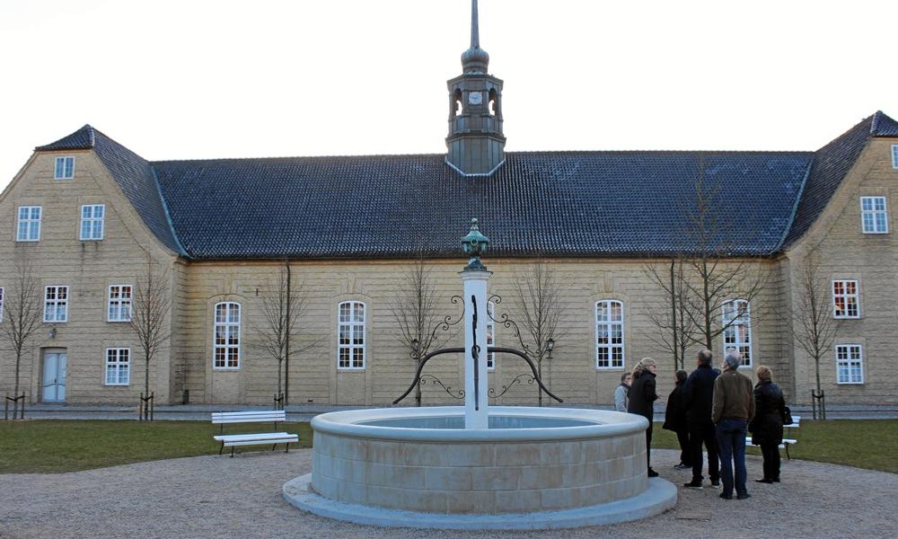 Christiansfeld blev optaget på Unescos verdensarvsliste i juli 2015 og er en blanding af stilarter fra Sachsen i det østlige Tyskland og dansk arkitektur fra slutningen af 1700-tallet. Her ses Brødremenighedskirke.