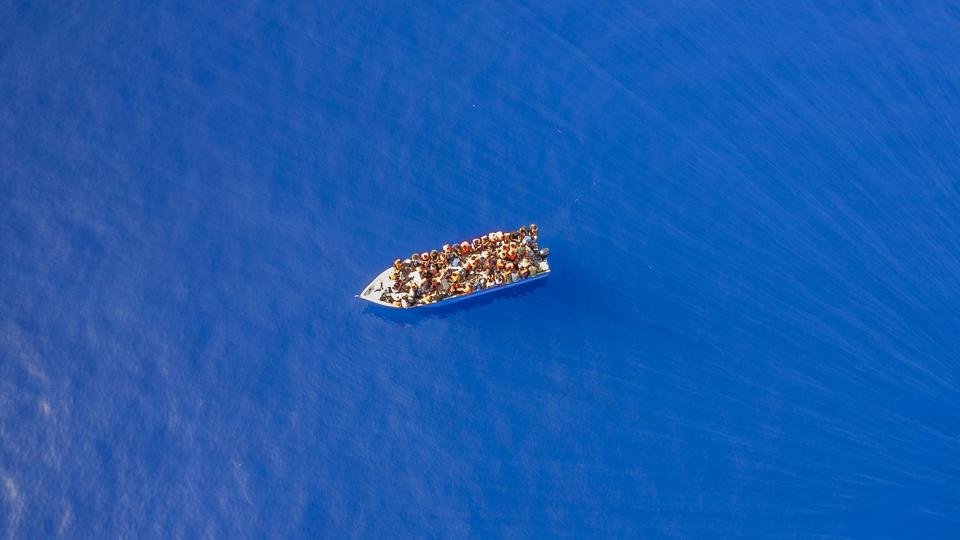 60 migranter frygtes at være omkommet i et forlis ud for Tunesiens kyst fredag. Det oplyser Den Internationale Organisation for Migration (IOM) søndag. Båden havde ifølge IOM kurs mod Italien. (Arkivfoto). <i>Santi Palacios/Ritzau Scanpix</i>