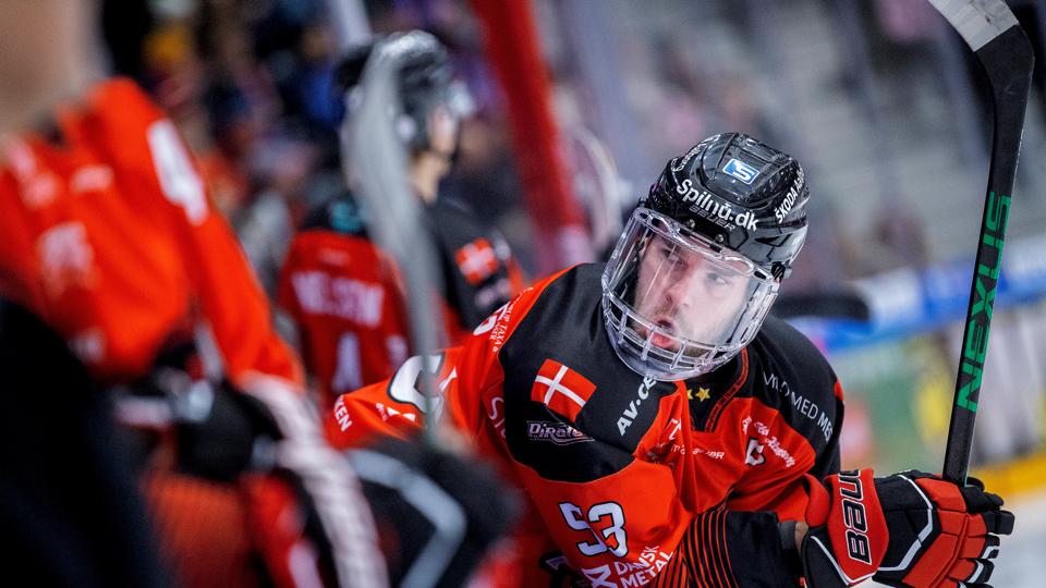Thomas Spelling efterlyser mere direkte hockey fra Aalborg Pirates til de kommende kampe i DM-finaleserien. <i>Foto: Lars Pauli</i>