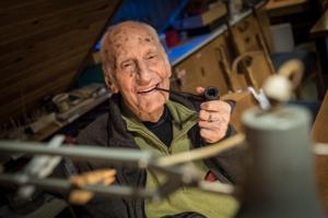 94-årige Sander: - Jeg lever i dødens forgård - og her må gerne ryges