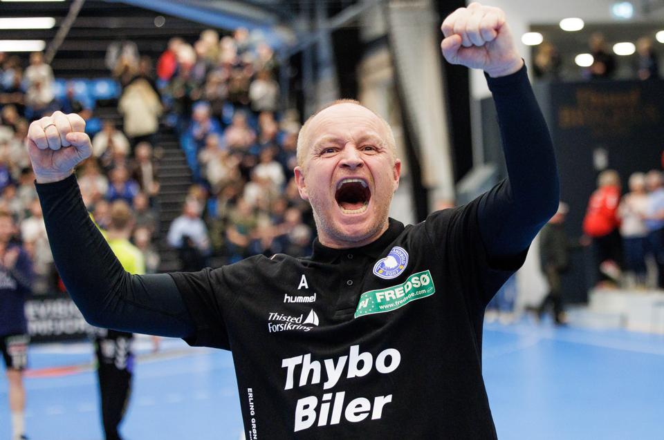 Mors-Thy-træner Niels Agesen håber, at han lørdag kan juble over en slutspilsplads foran egne fans. <i>Arkivfoto: Bo Lehm</i>