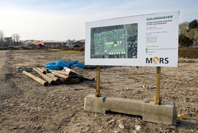 Morsø Kommunes driftsafdeling er i gang med at anlægge kolonihaver på engarealet i Markedsgade.