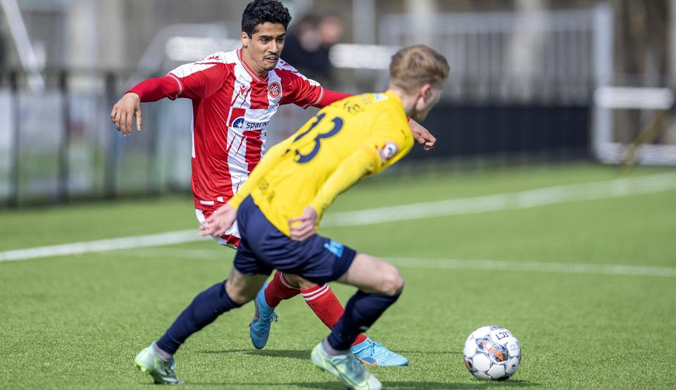 Anders Noshe (tv.) slog søndag Lucas Andersens rekord som yngste superligaspiller i en AaB-trøje. Foto: Lars Pauli <i>Foto: Lars Pauli</i>