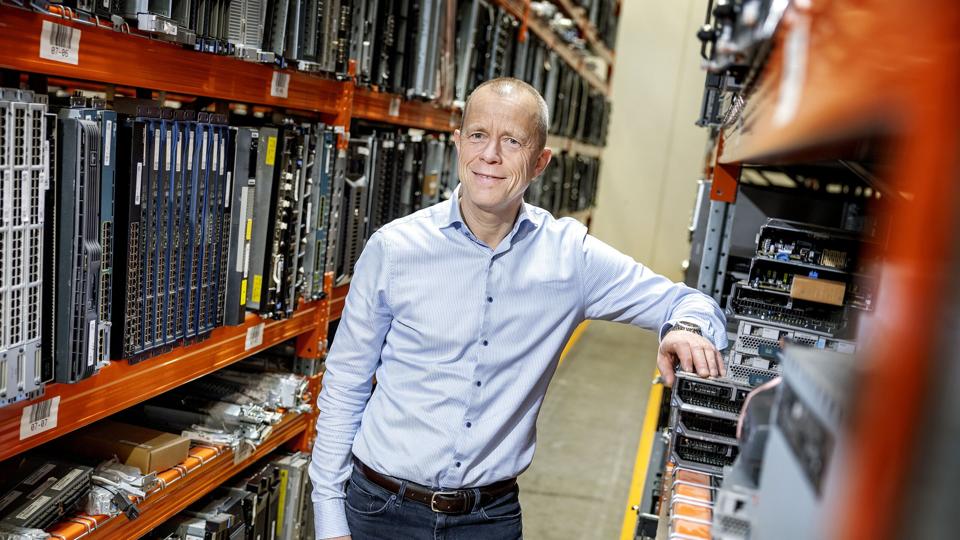 Kimbrer Computer næsten tredoblede sit overskud i 2021. Administrerende direktør Bjarne Aarup er en glad mand. <i>Foto: Lars Pauli</i>