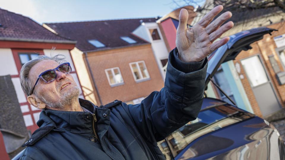 Jens Rosenbeck mener ikke, at det planlagte byggeri passer til resten af gaden. Foto: Martin Damgård <i>Martin Damgård</i>