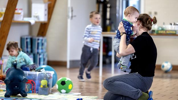 Der var ingen tolk til stede, da Nordjyske besøgte efterskolen søndag og kun få, der kunne engelsk, derfor er der ikke talt med beboerne. <i>Foto: Torben Hansen</i>