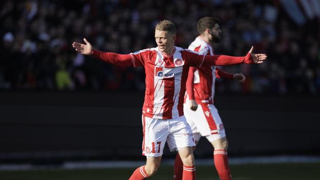 Kasper Kusk (tv.) ses her i kampen mellem AaB og Brøndby som mødte hinanden i sidste spillerunde af 3F Superligaens grundspil. Foto: Henrik Bo <i>Foto: Henrik Bo</i>