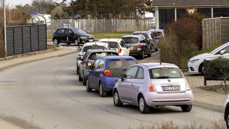 Sådan ser det ud hver eneste dag i myldretiden. Bilkø i Hjørring og de seneste år er det blevet markant mere kø. <i>Foto: Lars Pauli</i>