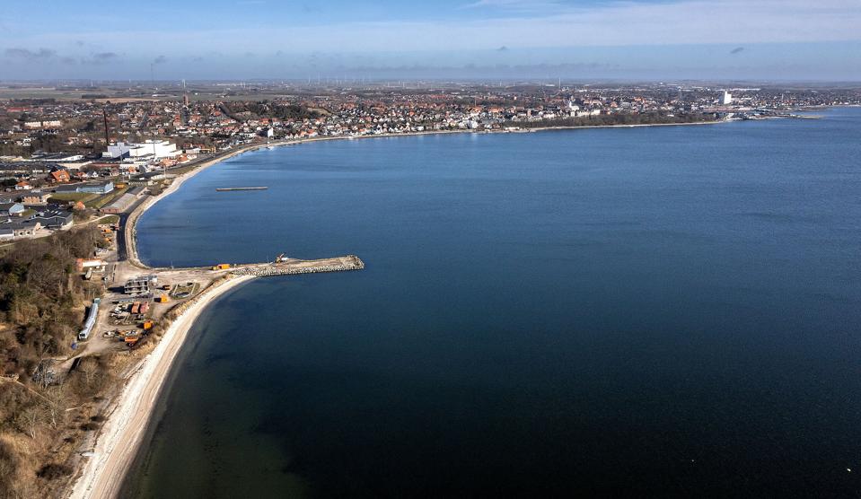 Beredskabsstyrelsen Nordjyllands areal i Thisted er en af kilderne til forurening med PFAS-stoffer i Limfjorden. Men de sundhedsskadelige stoffer findes i vandløb, fjorde og andre farvande stort set overalt i landet. <i>Foto: Torben Hansen</i>