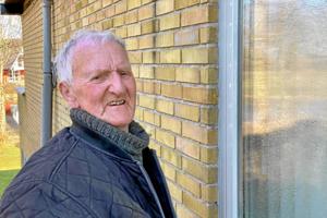 Hans Peter har pudset vinduer i 50 år - med en uges ferie om året