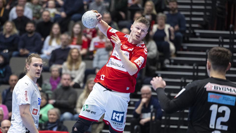 Sebastian Barthold (billedet) og Kristian Bjørnsen har nu kontrakt med Aalborg Håndbold til 2025. <i>Arkivfoto: Torben Hansen</i>