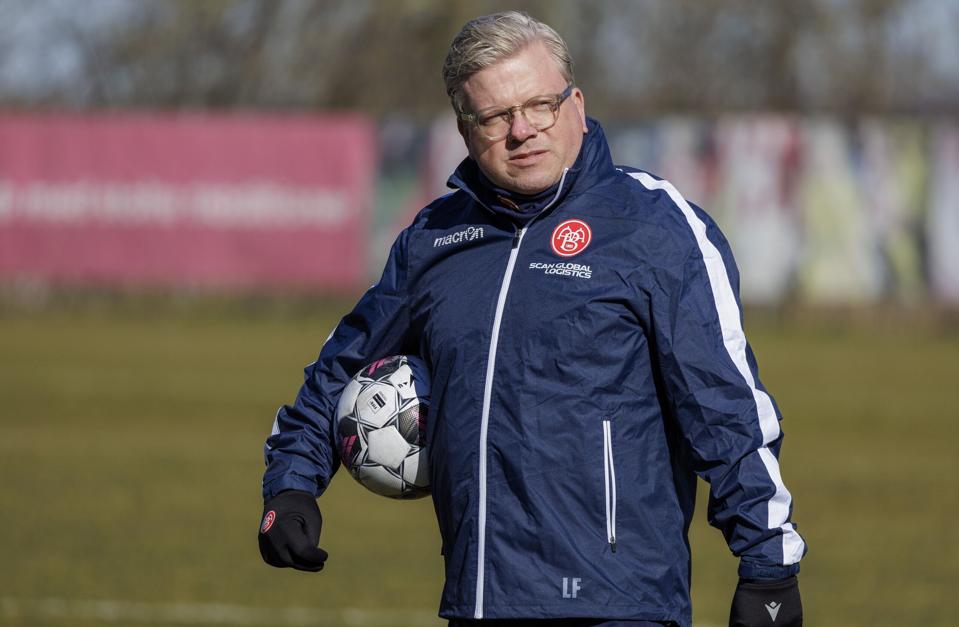 Der er ingen tvivl om. at det er på træningsbanen, at Lars Friis excellerer, og det er også her, at hans hold skal excellere for at kunne vise den bedste version af sig selv i weekenderne. <i>Arkivfoto: Henrik Bo</i>