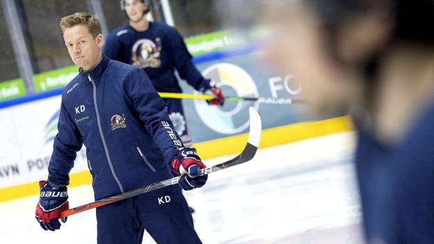 Ishockeyklubben Frederikshavn White Hawks har hentet Kasper Degn ind som afløser for cheftræner Jari Pasanen. Indtil videre for resten af sæsonen 2021/2022Frederikshavn 10. marts 2022 <i>Foto: Lars Pauli</i>