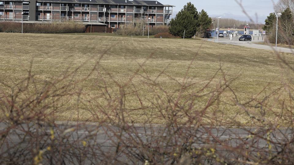 Aalborg Kommune har gennemgået egne arealer og er faldet over den 6200 kvadratmeter grønne plet, der nu skal sælges og omdannes til boliger. Foto: Bente Poder