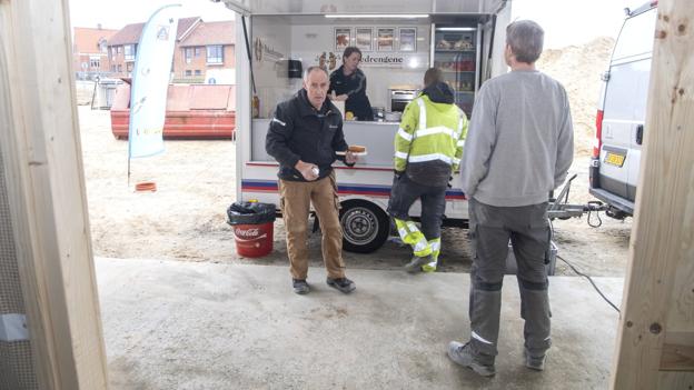 Pølsevognen var kørt til døren.