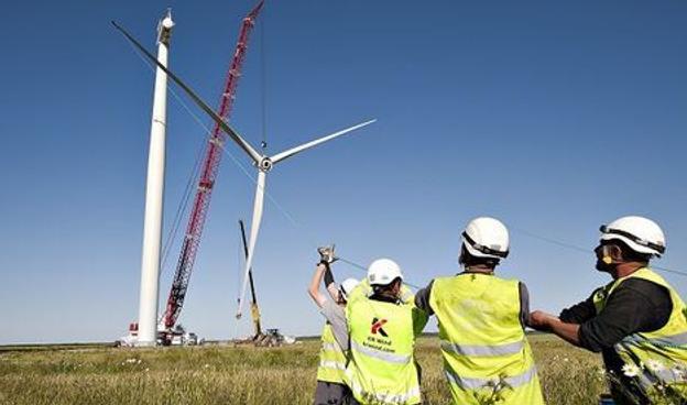 Nørrekær Enge har gennem mange år været et stort vindmølleområde. Det ligger lige syd for Aggersundbroen - og vindmølleområdet dækker både Vesthimmerland og Aalborg Kommuner. Foto: Scanpix