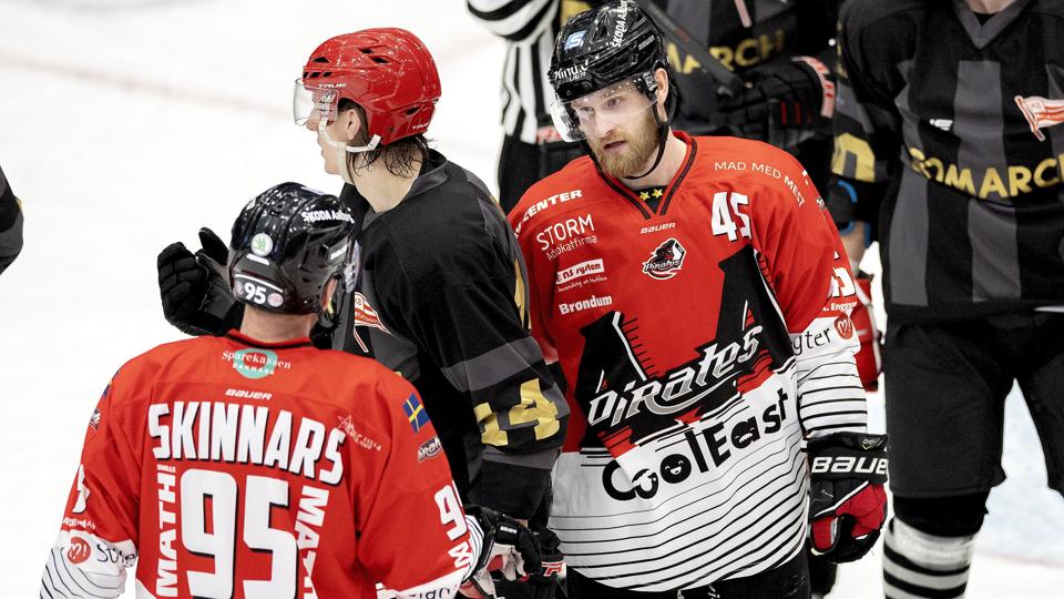 Johan Skinnars scorede to gange og afgjorde sagerne til Aalborg Pirates' fordel mod Odense Bulldogs. Arkivfoto: Lars Pauli <i>Foto: Lars Pauli</i>