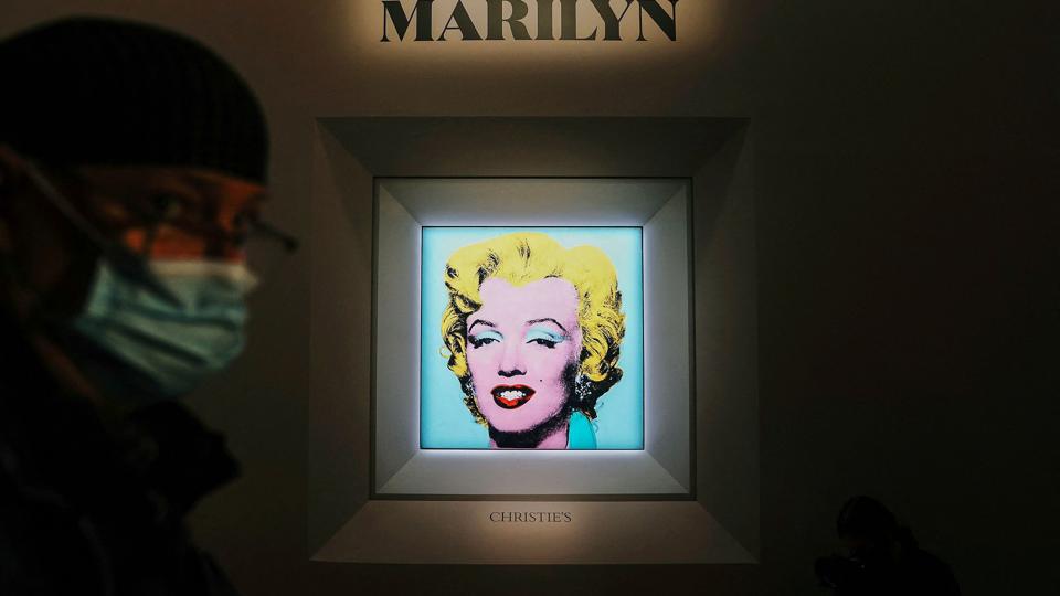 Den amerikanske kunstner Andy Warhol var en af hovedkræfterne i kunstbevægelsen pop art. Hans malerier af Marilyn Monroe er blandt hans mest kendte værker. <i>Carlo Allegri/Reuters</i>