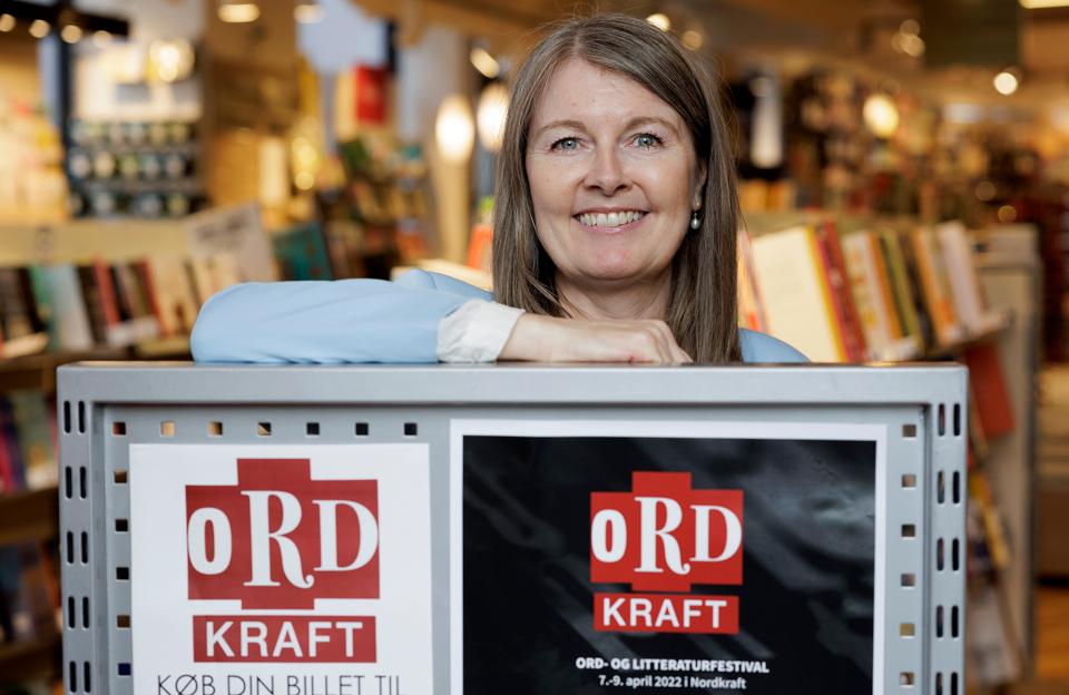 Anette Leonora Andersen slår med ny bog og deltagelse i Ordkraft et slag for læsning af skønlitteratur, fordi "det gør os klogere, sætter følelser i gang og simpelthen tager fat i det menneskelige eksistentielle perspektiv og folder det ud". <i>Foto: Henrik Bo</i>