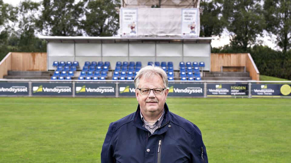 Borgmester Mogens Gade vil helst se ungdomsspillere fra Fjerritslev, Brovst og Saltum slå igennem i Jammerbugt FC fremfor de mange udenlandske spillere, der er hentet til klubben af den nye tyske ejer, Klaus-Dieter Müller. <i>Arkivfoto: Henning Bagger/Ritzau Scanpix</i>